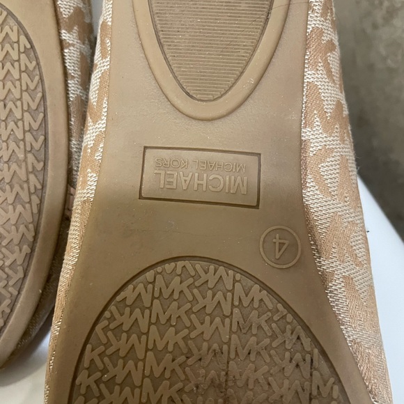 COPY - New MK flats size 4 but runs big - Picture 4 of 16